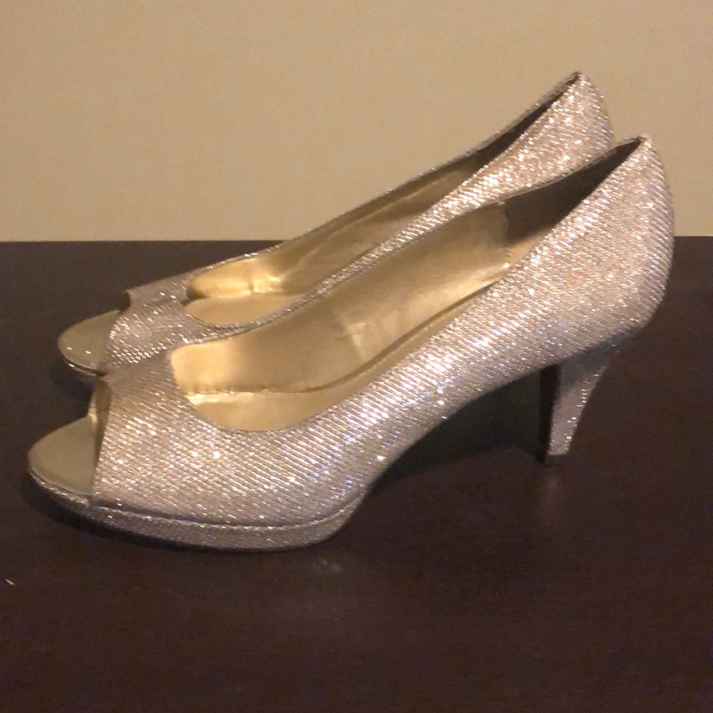 Shoes - Picture 2 of 3